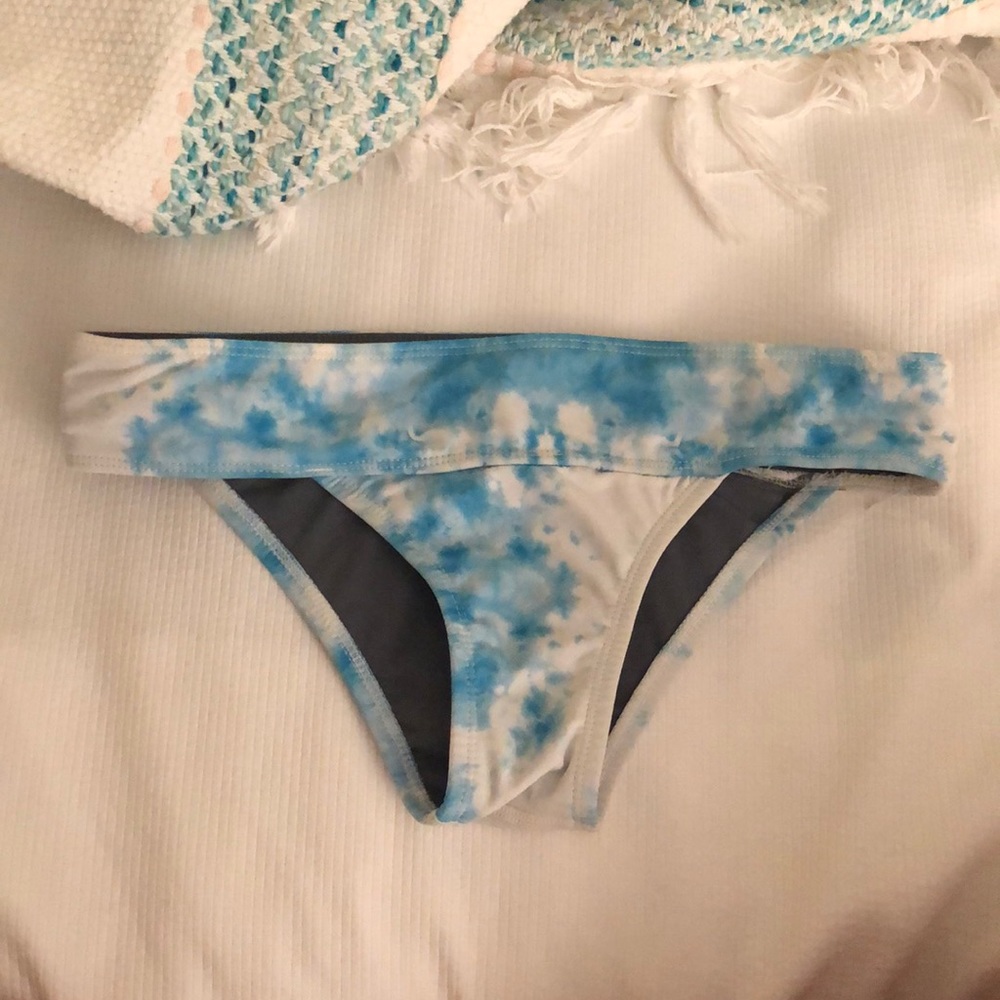 Jolyn bottoms